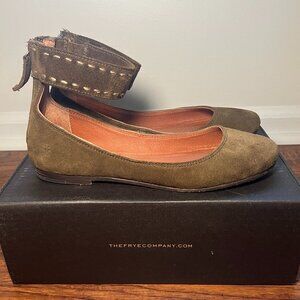 FRYE CARSON ANKLE BALLET FLAT SUEDE KHAKI GREEN (SIZE 8M)